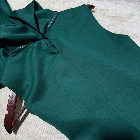 Club L London Green Cape Dress - Picture 16 of 16